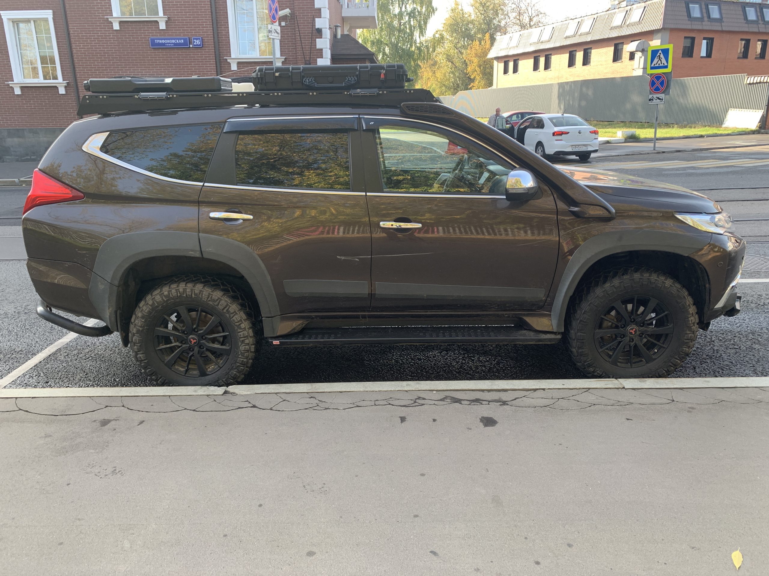 Mitsubishi Pajero Sport vs. Suzuki Jimny. offroad-батл